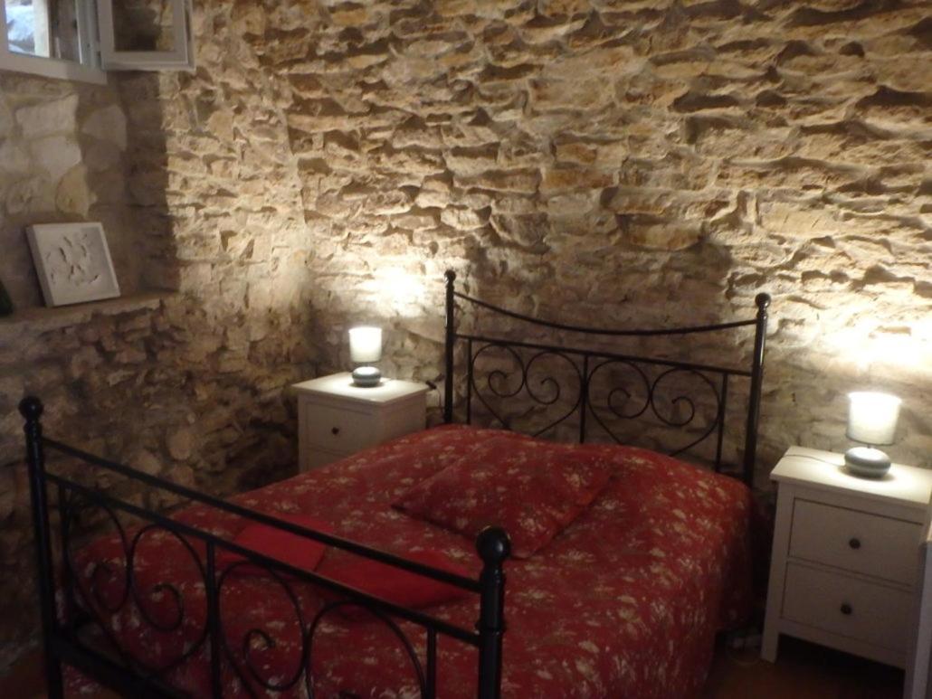 Chambres d´Hôtes Prieuré d'Orniols Goudargues Esterno foto